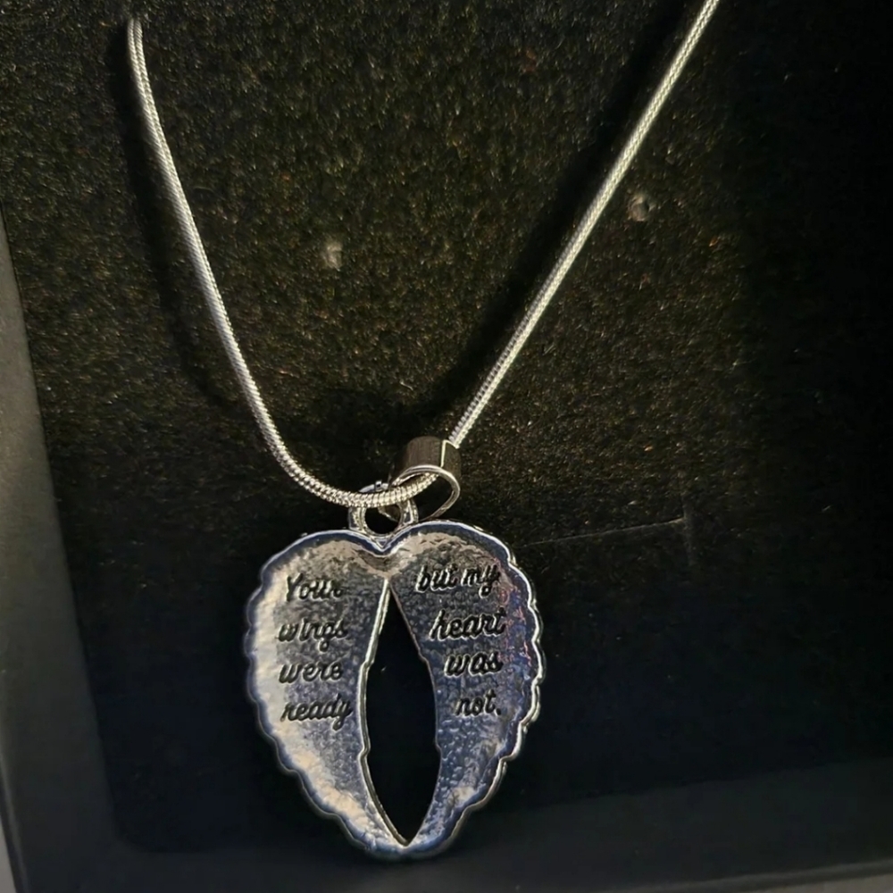 210. Guardian Angel wings silvertone  necklace - Picture 4 of 5